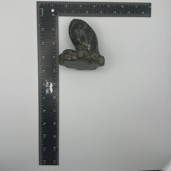 Natural blue flash labradorite octopus carving - Picture 7 of 8